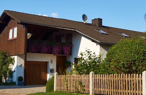 Riedenburg Apartment | Großzügige Ferienwohnung mit Dachterrasse und Garten