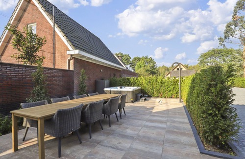 Wenum-Wiesel House | Groep Accommodatie Voor 8 Personen Vlakbij Paleis het Loo en Kroondomein het Loo