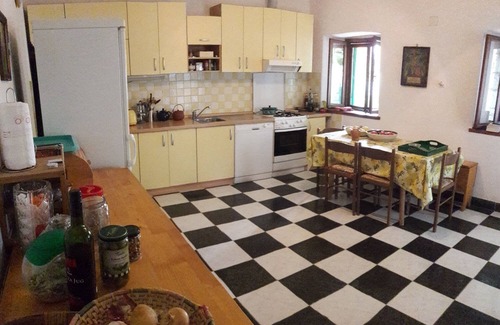 Srednje Selo Villa | Grohote: Heritage family house