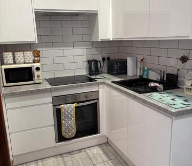 Newark Apartment | Grooms cottage