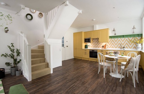 Peebles Cottage | Grooms Cottage, Kailzie - sleeping 2 guests in 1 bedroom