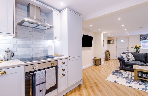 Tarporley Cottage | Grooms Room - a beautiful cottage sleeping 4 guests in 2 bedrooms