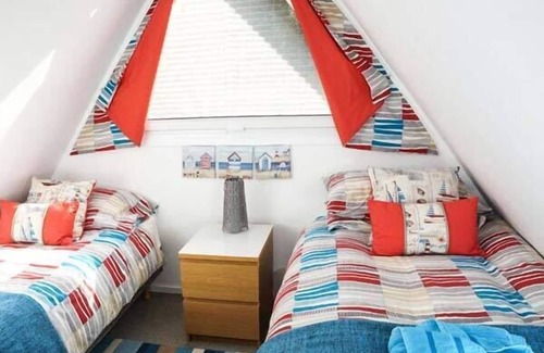 Martin Cabin | GROOVE ARMADA, family friendly, country holiday cottage in Kingsdown