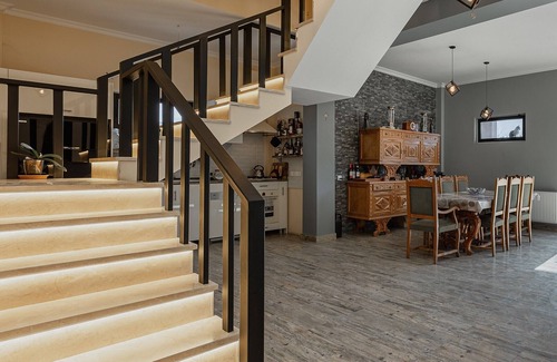 Vake-Saburtalo House | GROOVE BASE (left side)