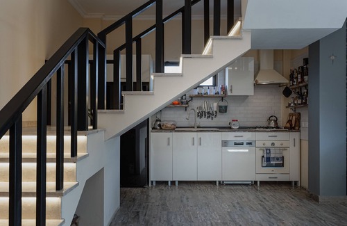 Vake-Saburtalo House | GROOVE BASE (left side)