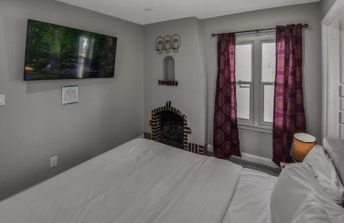 Washington Park West House | groovy apartment in the heart of the city