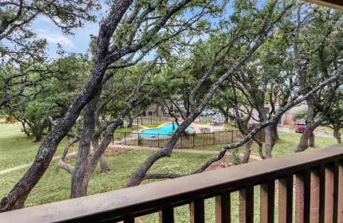 Canyon Lake House | Groovy Getaway