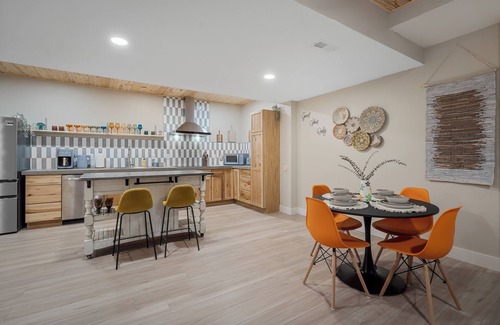 Treloar Apartment | Groovy In-Laws Suite
