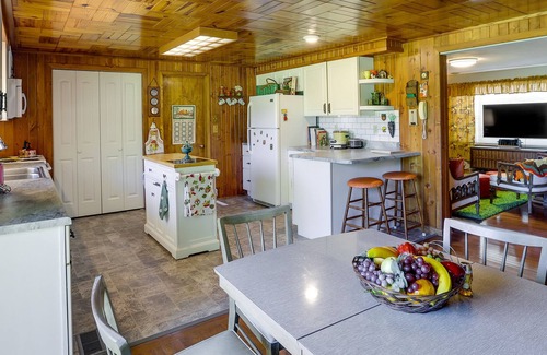 New Haven House | Groovy New Haven Home: 2 Mi to Art District!