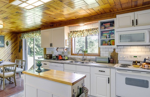 New Haven House | Groovy New Haven Home: 2 Mi to Art District!