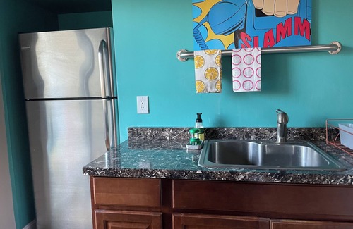 North End Apartment | Groovy North End OC Beach Bungalow