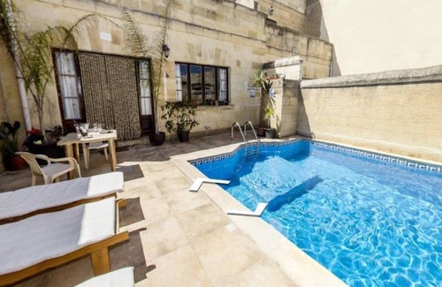 Gharb House | Grotto 's Paradise COMINO ROOM