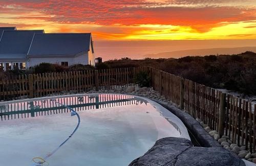Grotto Bay House | GrottoOnTheRocks
