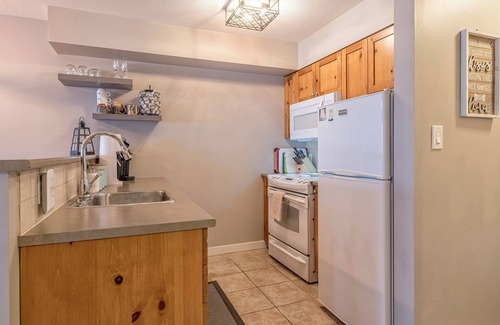 Silver Star Mountain Condo | Ground Floor Creekside Condo - Ski right to your door - BBQ - Pet Friendly