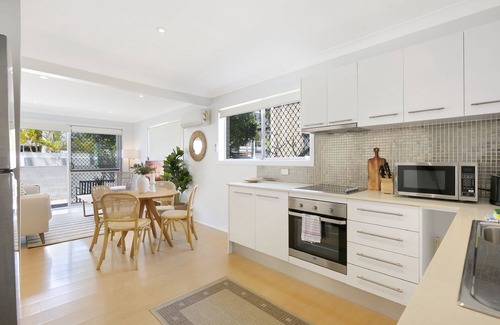 Gold Coast Apartment | Ground Floor 2-Bed Mermaid Beach Pad with Parking
