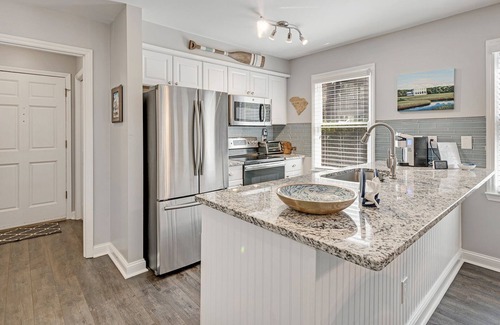 Pawleys Island Condo | Ground-floor 2BR with pool – ideal for golf getaways, No pets.