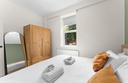 Rotherham Apartment | Ground Floor 3BR Parking King Bd