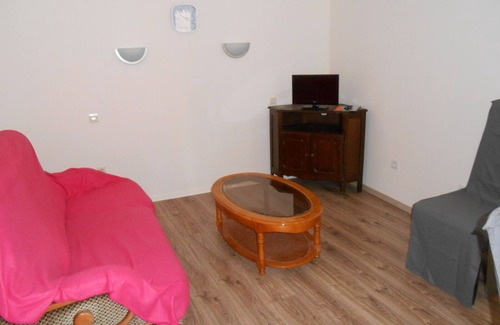 Auzouer-en-Touraine House | Ground floor accommodation with small courtyard, municipal swimming pool 2 mins
