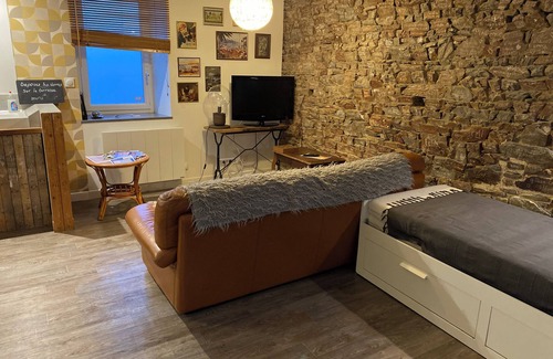 Boucey Apartment | Ground floor and terrace 10 km from Mont st Michel