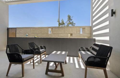 North Fremantle Apartment | Ground Floor Apartment with Private Courtyard
