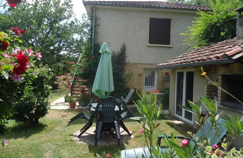 Saint-Cyprien Apartment | Ground floor apartment in a house with private entrance, peaceful