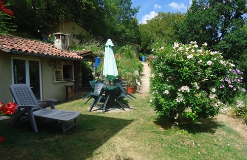 Saint-Cyprien Apartment | Ground floor apartment in a house with private entrance, peaceful