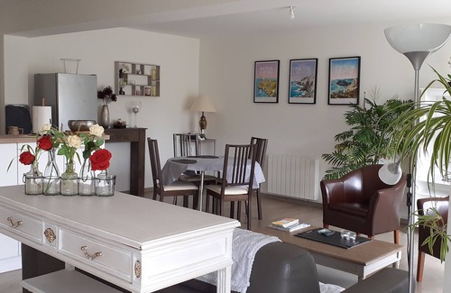 Plomodiern Apartment | GROUND FLOOR APARTMENT LARGE TERRACE SHELTERED FROM THE WIND, WALKING DISTANCE TO THE BEACH