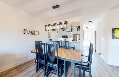 The Blue Mountains Condo | Ground-floor mountain-view condo with hot tub, pool & W/D - walk to the Village