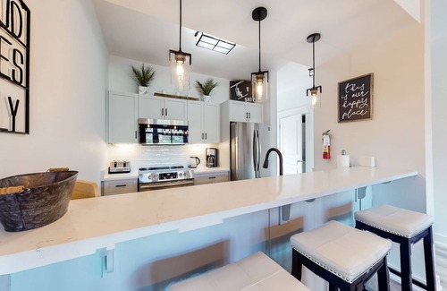 The Blue Mountains Condo | Ground-floor mountain-view condo with hot tub, pool & W/D - walk to the Village