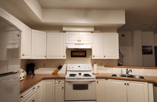 North End Condo | Ground Floor Condo in the Discovery Bay Resort- 90 Day Min -