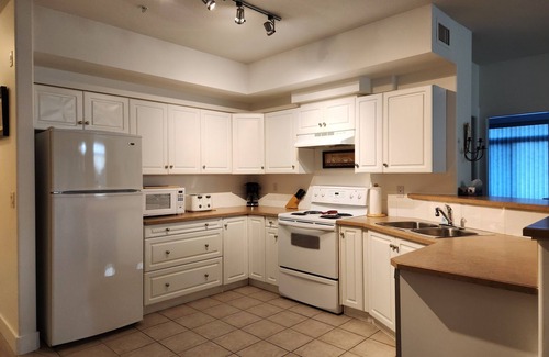North End Condo | Ground Floor Condo in the Discovery Bay Resort- 90 Day Min -