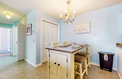 Longs Condo | Ground-floor condo next to Colonial Charters Golf Club, near the beach