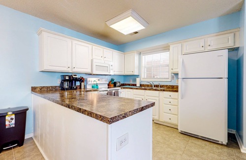 Longs Condo | Ground-floor condo next to Colonial Charters Golf Club, near the beach