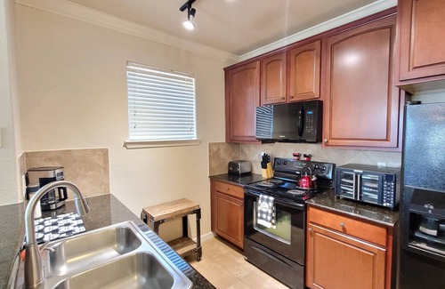 Wellington Condo | Ground floor condo, no carpet, community pools, fitness room, 9 miles to Disney World
