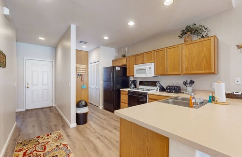 East Mesa Condo | Ground-floor condo with pool, hot tub, gas grill, & wifi