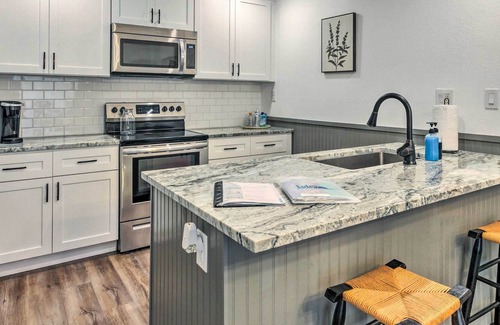 Foley Condo | Ground-Floor Foley Condo Near Tanger & OWA!