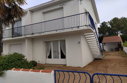 Fromentine Apartment | Ground floor apartment surrounded by a garden of fine sand 3 to 4 people dog ok