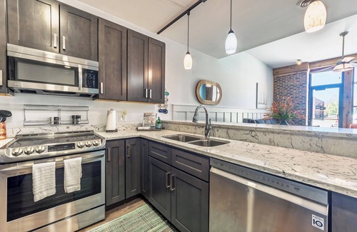 South Haven Condo | Ground Floor Getaway- Year round indoor/outdoor pool close to town and beach!