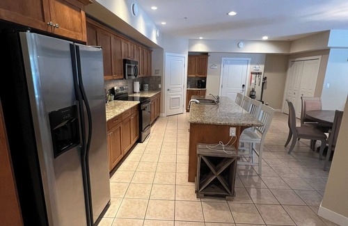 Sicamous Condo | Ground Floor Grandview Shores Condo Mara Lake Waterfront w/Boat Slip