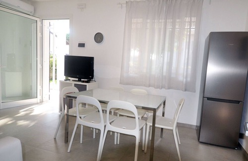 Lido delle Nazioni House | Ground floor villa with garden and comfortable patio by the sea