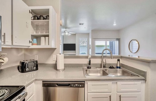Clearfield Apartment | Ground Floor King Beds Pool Gym - Near Hill AFB