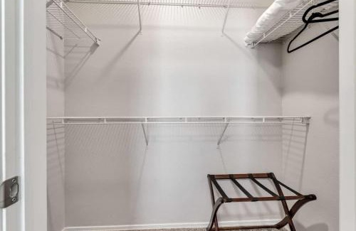 Clearfield Apartment | Ground Floor King Beds Pool Gym Near Hill AFB