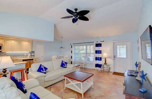Palmer Ranch Condo | Ground floor lake view heated pool