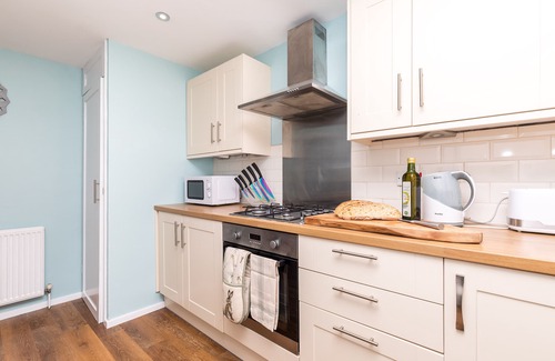 Horsham Apartment | Ground floor maisonette with patio, close to town!