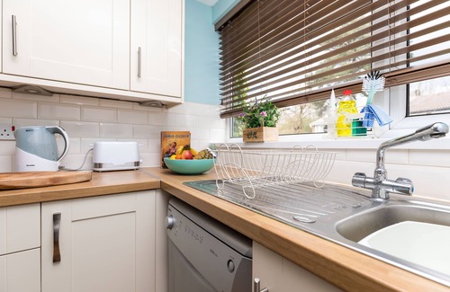 Horsham Apartment | Ground floor maisonette with patio, close to town!