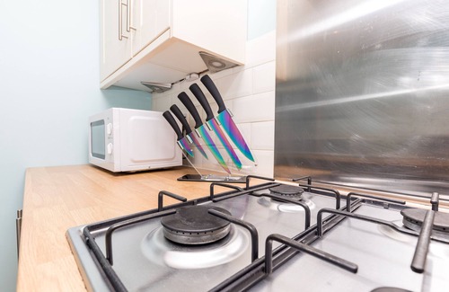 Horsham Apartment | Ground floor maisonette with patio, close to town!