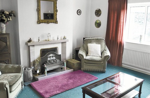 Aysgarth Cottage | Ground Floor: nLiving room: TV, DAB Radio, CD Player, Open FirenDining room.