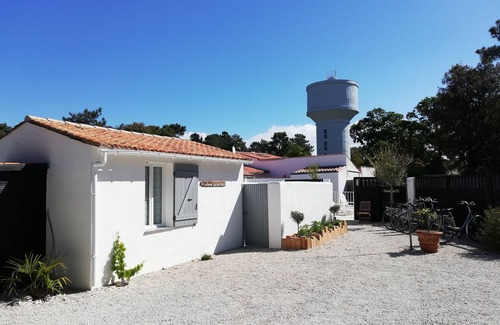Rivedoux-Plage Cottage | Ground floor studio, calm of the pine forest, private patio, facing south, swimming pool
