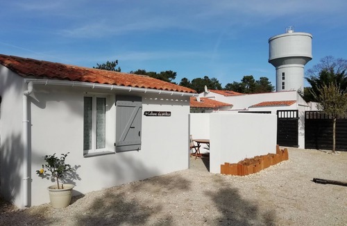 Rivedoux-Plage Cottage | Ground floor studio, calm of the pine forest, private patio, facing south, swimming pool