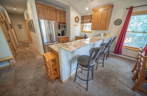 Mountain House House | Ground-floor unit with private garage